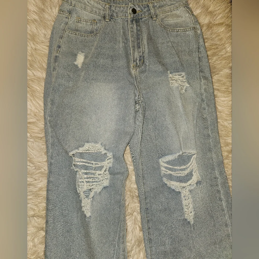 SHEIN Light Wash High-Rise Distressed Straight Leg Jeans – Size L